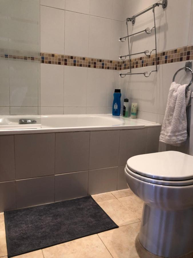 מארבלה Charming 2 Bed Apartment Next To Cabopino Beach, Spain מראה חיצוני תמונה