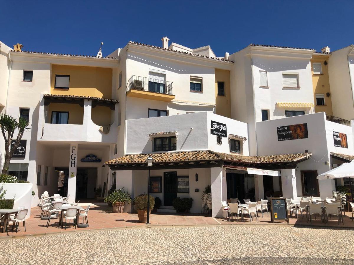 מארבלה Charming 2 Bed Apartment Next To Cabopino Beach, Spain מראה חיצוני תמונה